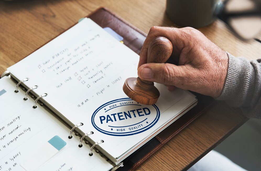 Scientists from India win patent - people collaborating
